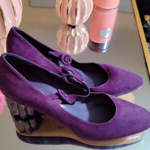 Purple Suede Women's Shoes with Unique Heel Used Good.